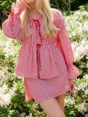 EDDY
ISLE TOP X RAINEY COLLABORATION IN RED GINGHAM WITH CREAM CROCHET APPLIQUE